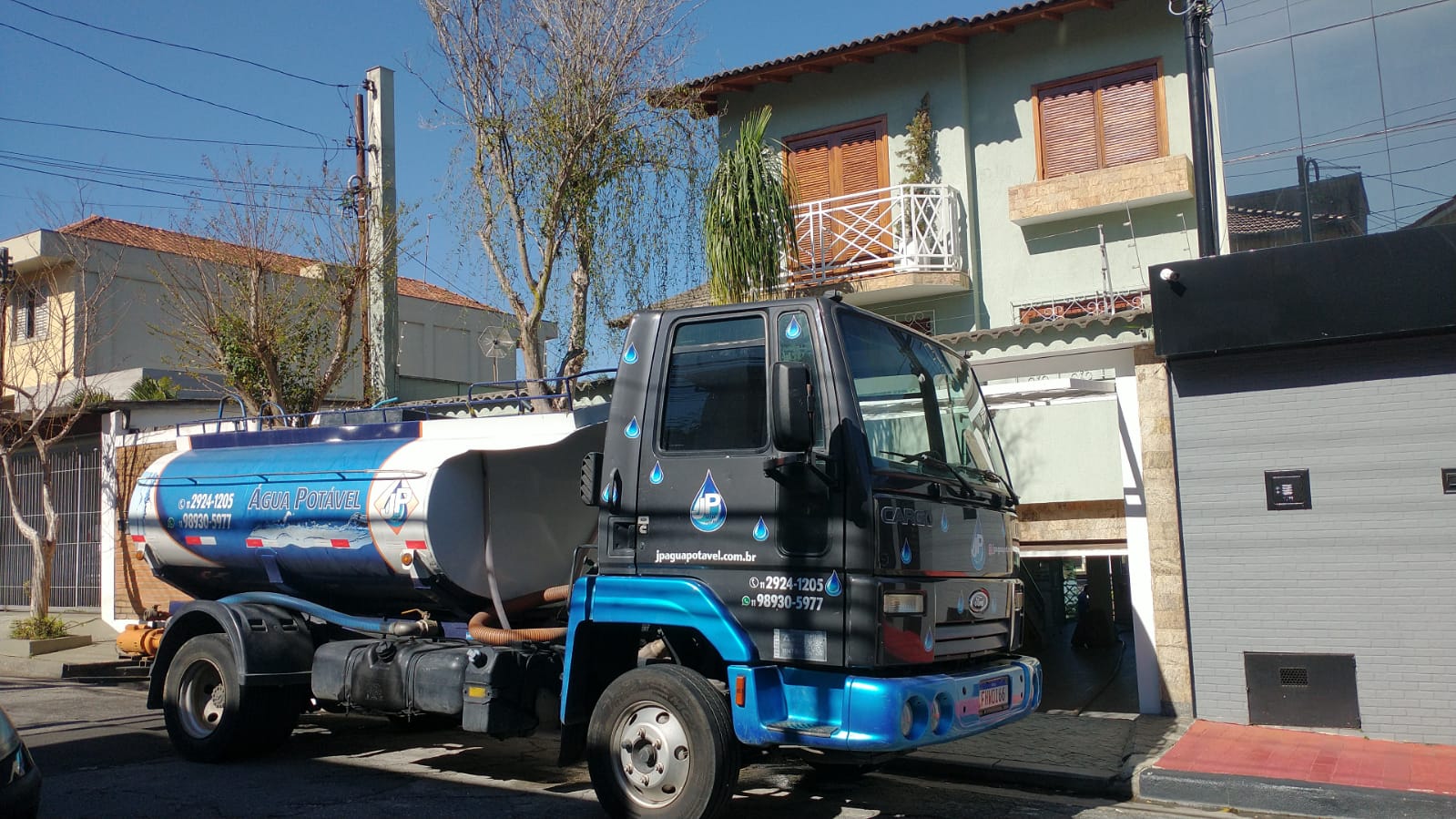Caminhão Pipa 24 Horas para Indústrias: Como Garantir Operações Sem Interrupção?